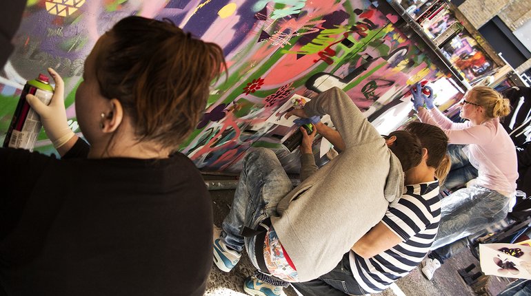 Street Art Tour & Spray Painting Workshop