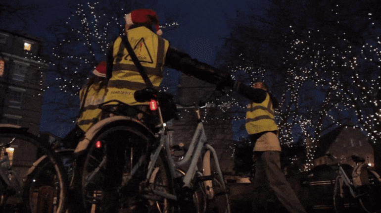 the london christmas lights bike tour funzing christmas lights bike tour london